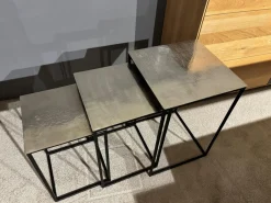 3 Satztisch Kala K 201 Platte Aluminium Silberfarbig Gestell RAL 9005 Tiefschwarz Lackiert