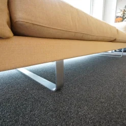 2 Sitzer Sofa EJ280 Wollstoff Hellgelb Beine Metall