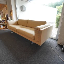 2 Sitzer Sofa EJ280 Wollstoff Hellgelb Beine Metall
