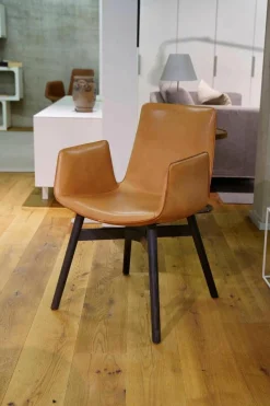 Amelie Leder Oman Cognac 50105 Gestell Eichenholz Schwarz Gebeizt