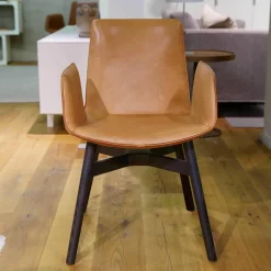 Amelie Leder Oman Cognac 50105 Gestell Eichenholz Schwarz Gebeizt