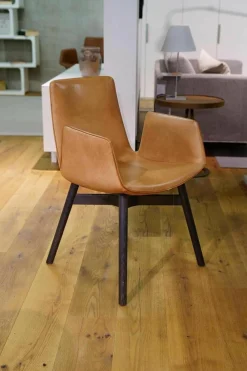 Amelie Leder Oman Cognac 50105 Gestell Eichenholz Schwarz Gebeizt