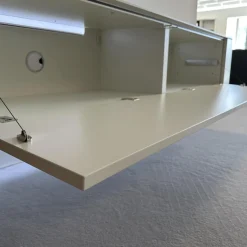 Anbauwand Gentis Lack Weiß Akzent Kernnussbaum Naturstamm Mit Beleuchtung