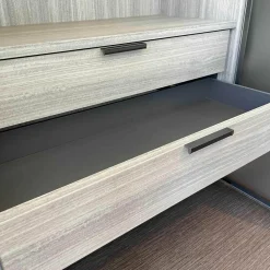 Ankleide Gliss Master Korpus Böden Rückwand aus Zirbelkiefer Silber mit Beleuchtung