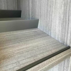 Ankleide Gliss Master Korpus Böden Rückwand aus Zirbelkiefer Silber mit Beleuchtung