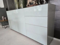 Anrichte Sideboard Novus Korpus Knorrige Eiche Rustikal Natur Geölt Front Glas 7035 Lichtgrau Grau Glänzend