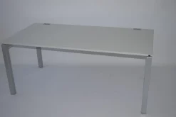 Arbeitstisch Basic 4 Platte und Plattenkante Kunststoff Uni Lichtgrau Gestell Alufarbig