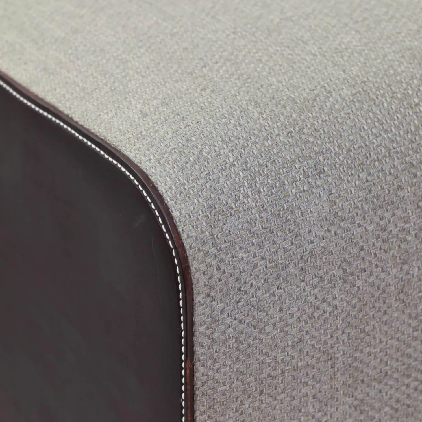 Armlehnsessel Foster 520 Mit Hocker Stoff Bahir 27 Timber 7651 Außen Saddle Leder Coffee