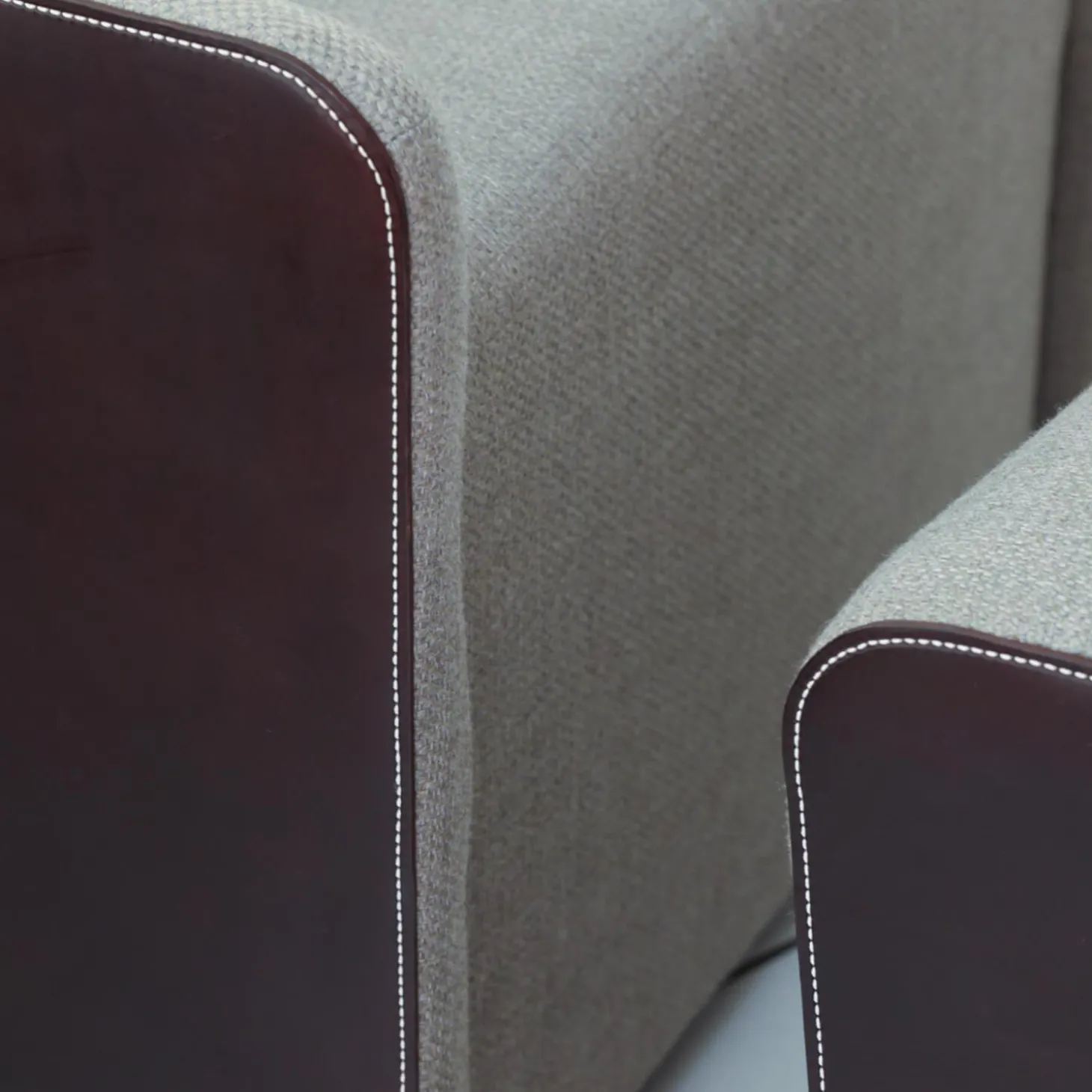 Armlehnsessel Foster 520 Mit Hocker Stoff Bahir 27 Timber 7651 Außen Saddle Leder Coffee