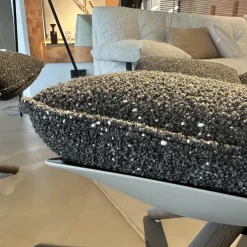 Armlehnsessel Husk H3G Schale Tortora Weiß Sitz Stoff Sambuco Anthrazit Gestell Eiche Grau Mit Hocker