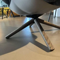 Armlehnsessel Husk H3G Schale Tortora Weiß Sitz Stoff Sambuco Anthrazit Gestell Eiche Grau Mit Hocker