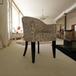 Armlehnsessel Leo Stoff Alcantara Beige Schwarz Füße Schwarz Hochglanz