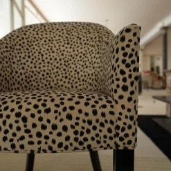 Armlehnsessel Leo Stoff Alcantara Beige Schwarz Füße Schwarz Hochglanz