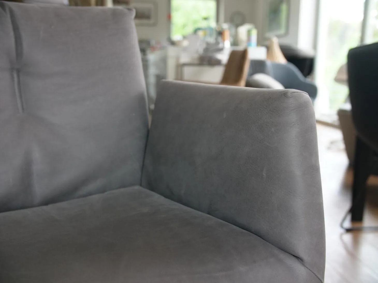 Armlehnstuhl Alvo Leder 493 Anthrazit 4 Fuß Drahtgestell M20 Schwarz LackiertUnd Schale Lack Schwarz