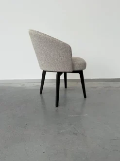 Armlehnstuhl Amelie Dining Stoff Douglas 08 Corda Grau Gestell Kastanie Drehbar