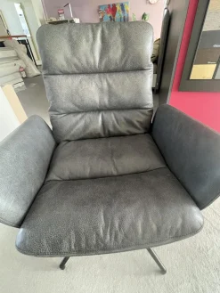 Armlehnstuhl Arva 1513 A Leder PG3 Rawhide 356 Schwarz 4 Fuß Sterngestell M02 Struktur Schwarz Drehbar