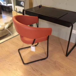 Armlehnstuhl D9 Leder II Terracotta Braun Orange Rot Gestell Stahlrohr Schwarz Pulverbeschichtet Kufengleitet Filz Ohne Tisch