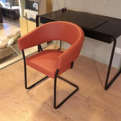 Armlehnstuhl D9 Leder II Terracotta Braun Orange Rot Gestell Stahlrohr Schwarz Pulverbeschichtet Kufengleitet Filz Ohne Tisch