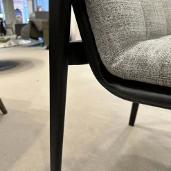 Armlehnstuhl Fynn Stoff H Bright 04 Argento Grau Gestell Massivholz Esche Gebeizt Lakritze Schwarz