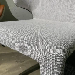 Armlehnstuhl Hola Rücken Leder Anilin Grafite Anthrazit Vorne Stoff Trio 2 Panorama Grau