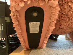 Armlehnstuhl Hortensia Stoff Petal Pink Rosa Gestell Metall Kunststofffüße Schwarz Grau Mit Filzgleitern