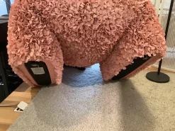 Armlehnstuhl Hortensia Stoff Petal Pink Rosa Gestell Metall Kunststofffüße Schwarz Grau Mit Filzgleitern