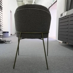 Armlehnstuhl Lunar Sitz Leder Rawhide Bark 351 Grau Rücken Stoff Ascot Mousse 2405 Grau Metallgestell Struktur Oliv Grau Grün