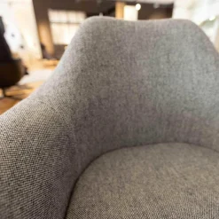 Armlehnstuhl Saarinen Vollpolster Stoff Hallingdal 126 Grau Gestell Schwarz