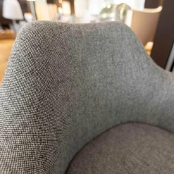 Armlehnstuhl Saarinen Vollpolster Stoff Hallingdal 126 Grau Gestell Schwarz