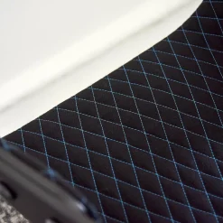 Armlehnstuhl Showtime Bezug Breeze Z10 Black Schwarz Mit Blauen Nähten Schale Lackiert Schwarz Matt Gestell Anthrazit Matt Drehbar Ohne Armauflagen