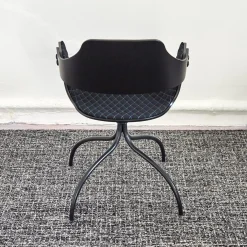 Armlehnstuhl Showtime Bezug Breeze Z10 Black Schwarz Mit Blauen Nähten Schale Lackiert Schwarz Matt Gestell Anthrazit Matt Drehbar Ohne Armauflagen