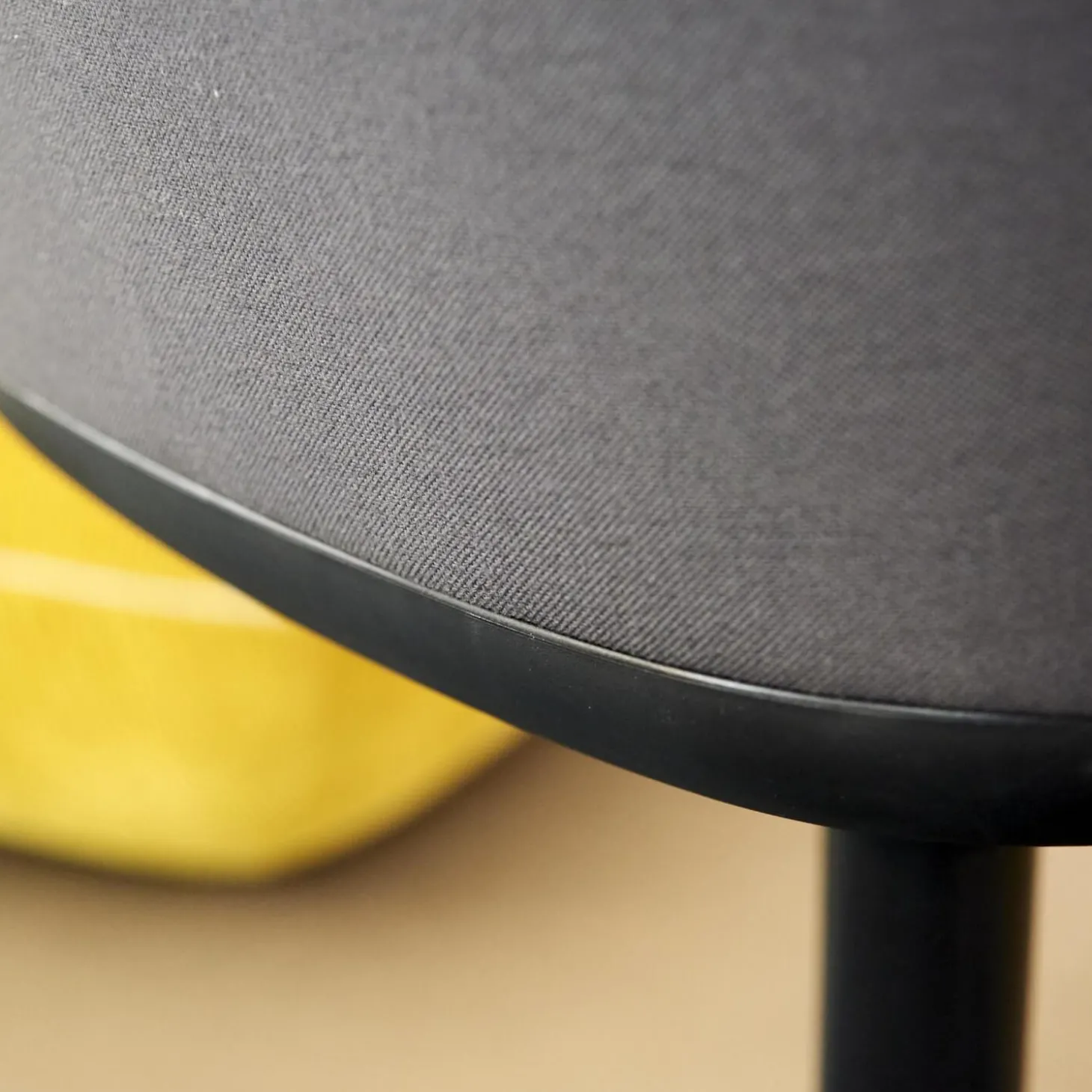 Armlehnstuhl Softshell Bezug Stoff Plano Dunkelgrau 4 Stern Gestell Drehbar Aus Aluminium Pulverbeschichtet Basic Dark Schwarz