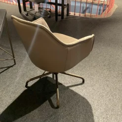 Armlehnstuhl Sophie Moover Stoff Cozy 022 Taupe Beige Außen Leder Belsoave Stone Beige Drehgestell Rauchbraun