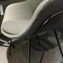 Armlehnstuhl Theia High Stoff Shake Algae Grau Grün Stahlgestell Tiefschwarz Mit Filzgleitern