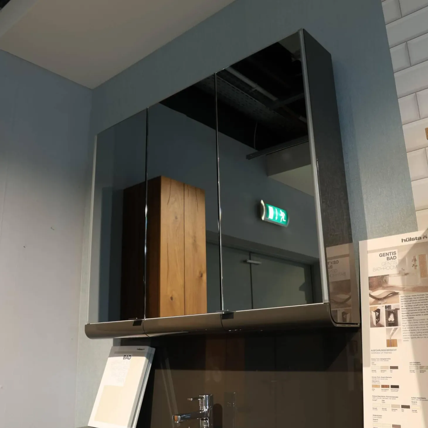 Badkombination Gentis Bad Hinterlackiertes Glas Lack Hochglanz Grau Mit LED Beleuchtung