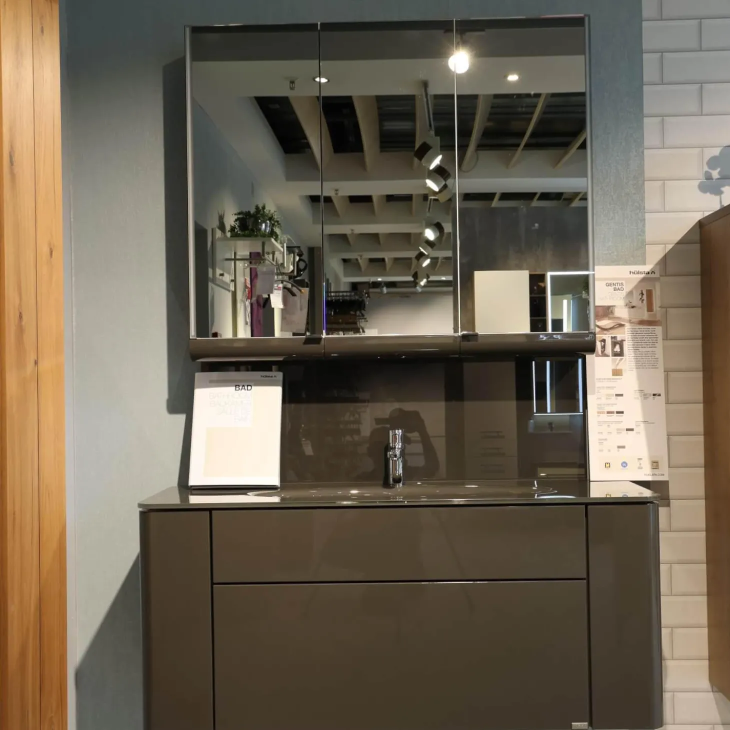 Badkombination Gentis Bad Hinterlackiertes Glas Lack Hochglanz Grau Mit LED Beleuchtung