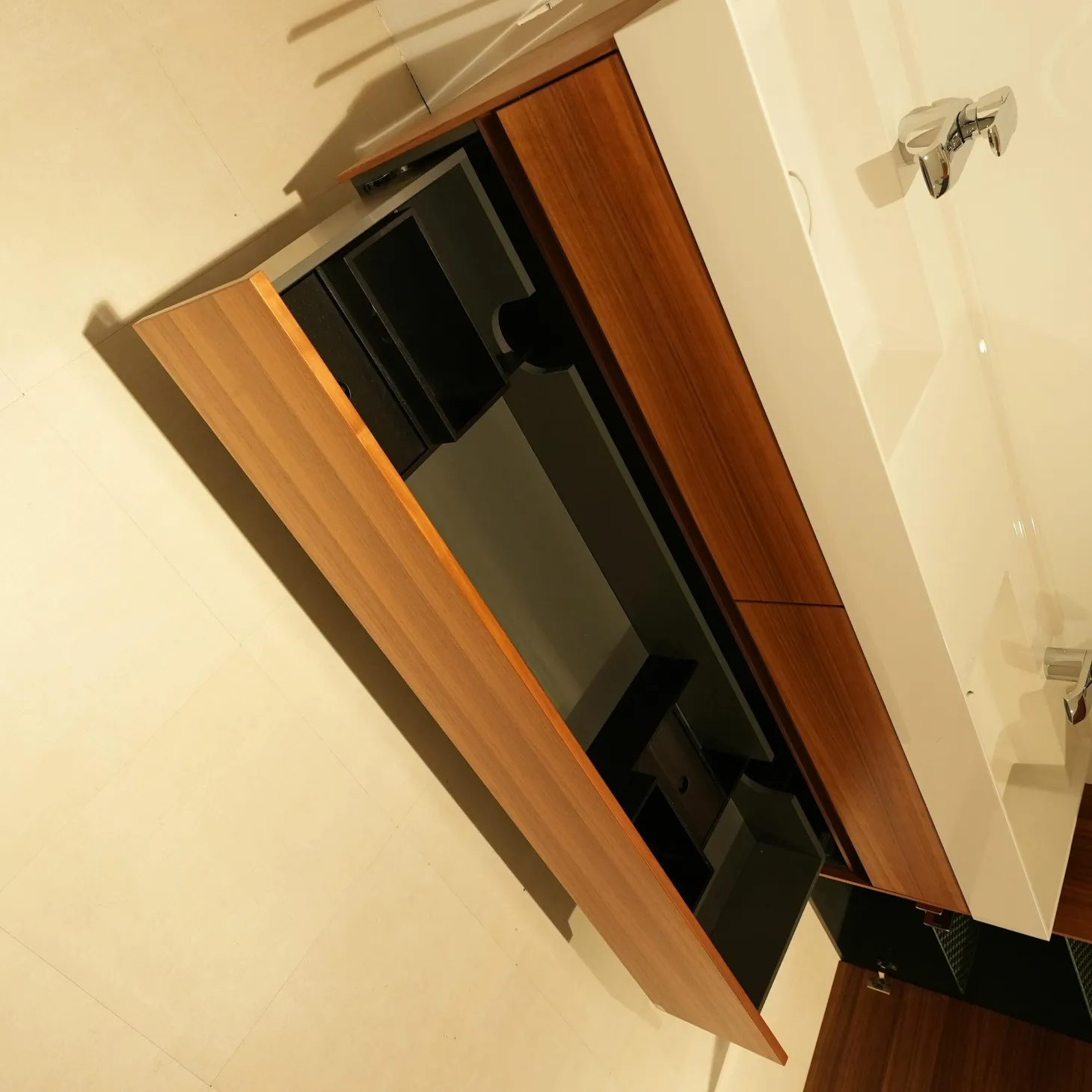 Badprogramm Collection Unterschrank Oberschrank Vitrine Mineralmarmor Nussbaum