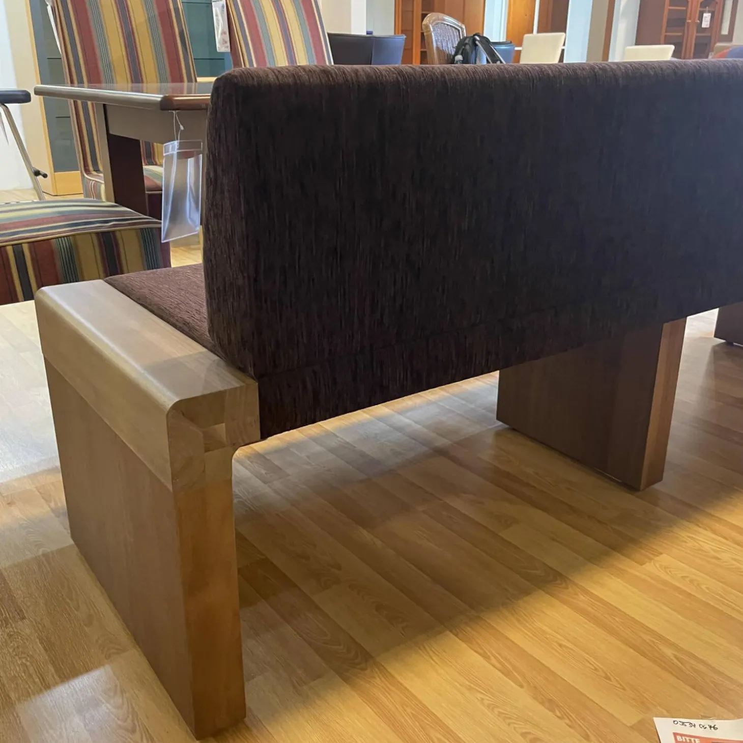 Bank Etra 313105 Bezug 92H001 Gestell Nußbaum Gebeizt 55