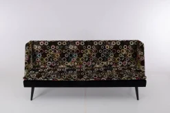 Bank Hygge Stoff Sukhna 01 Guild Mehrfarbig Grau Grün Rot Unterbau Stoff Sukhna 01 Schwarz Gestell Schwarz