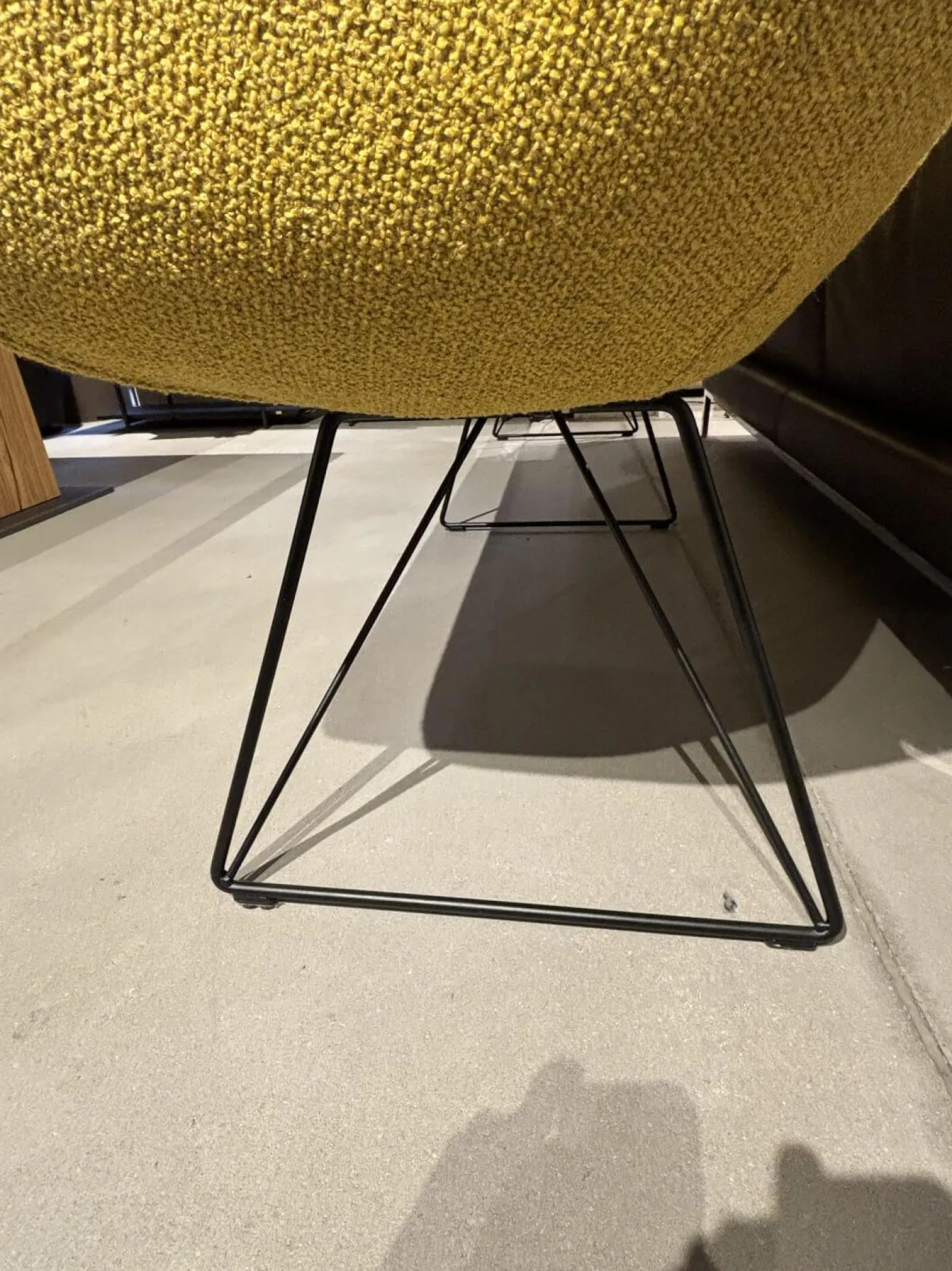 Bank Jona 240 Stoff Brera U 3280 Gelb Drahtuntergestell Schwarz