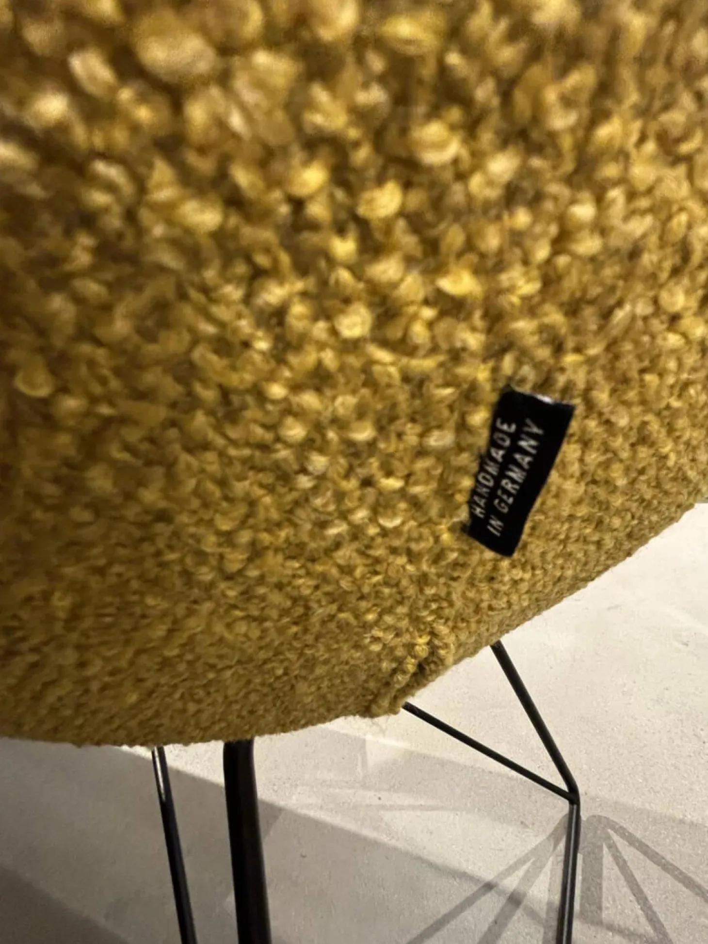 Bank Jona 240 Stoff Brera U 3280 Gelb Drahtuntergestell Schwarz