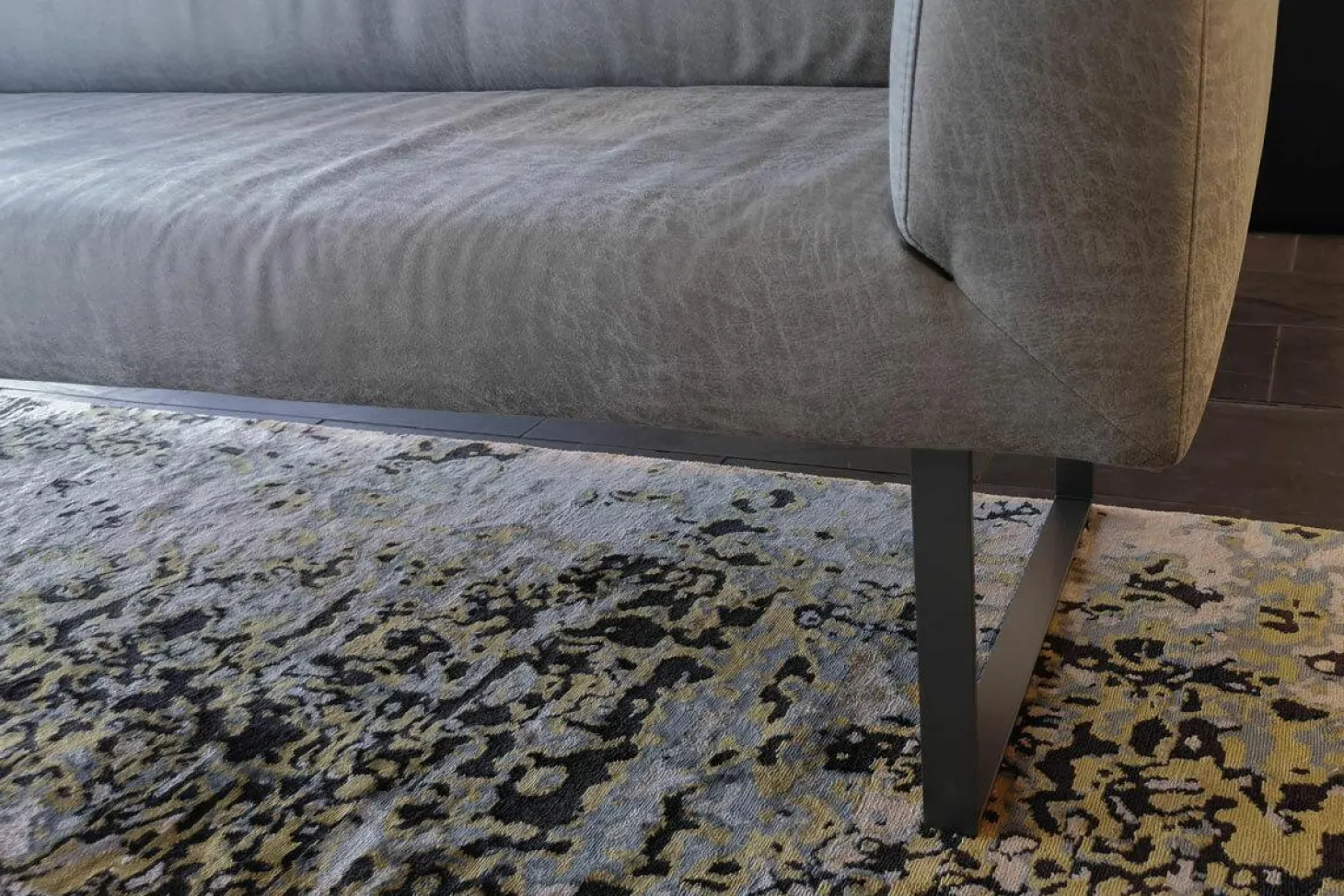 Bank Lena Stoff Webstoff mit Lederlook Pewter Graubraun Gestell Grau Pulverbeschichtet