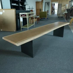 Bank Modell 310443B Eiche Gestell Metallwangen Grau