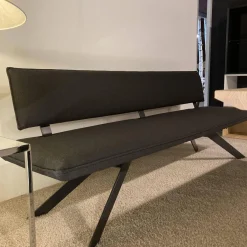 Bank Stoff Schwarz Gestell Metall