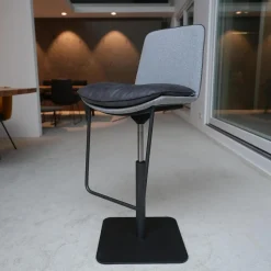 Barhocker Lhasa Stoff Blake Grau 65 Drehgestell Struktur Anthrazit M23