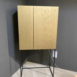 Barschrank 3900 Glattlack Gold Sockelrahmen Schwarz Matt