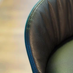 Barstuhl Romy Variante Uni Bezug Leder Sahara Ebony 60009 Holzgestell Eiche Schwarz WD002