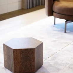 Beistelltisch Aeron Sechseckig Nerzfarbig Getöntes Sucupira Furnier Höhe 23cm