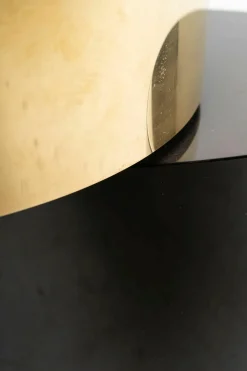 Beistelltisch Benson Platten Aus MDF Obere Platte Rund Metall Mit Gold-Finish Untere Platte Ellipsenförmig Mokkafarbig Braun