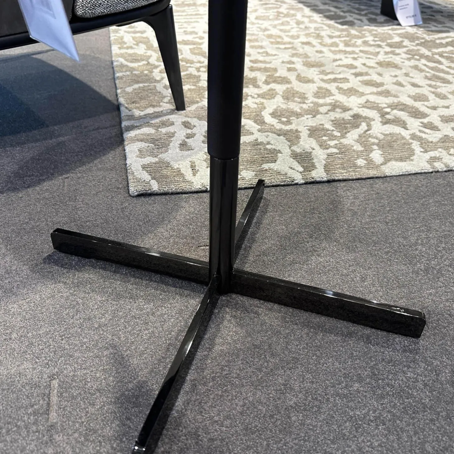 Beistelltisch Bob Platte Leder SC 80-Bruno Havana Caffe Schwarz Gestell Stahl Nickelbrüniert Schwarz